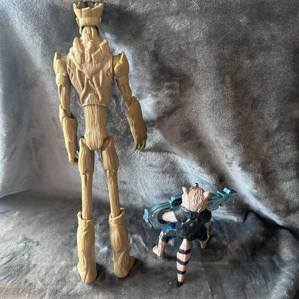 2016 Marvel Guardians Of The Galaxy Growing Groot Extendable and Rocket with gun - Picture 4 of 5